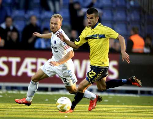 Hasani (R) in action for Brøndby; photo: ekstrabladet.dk